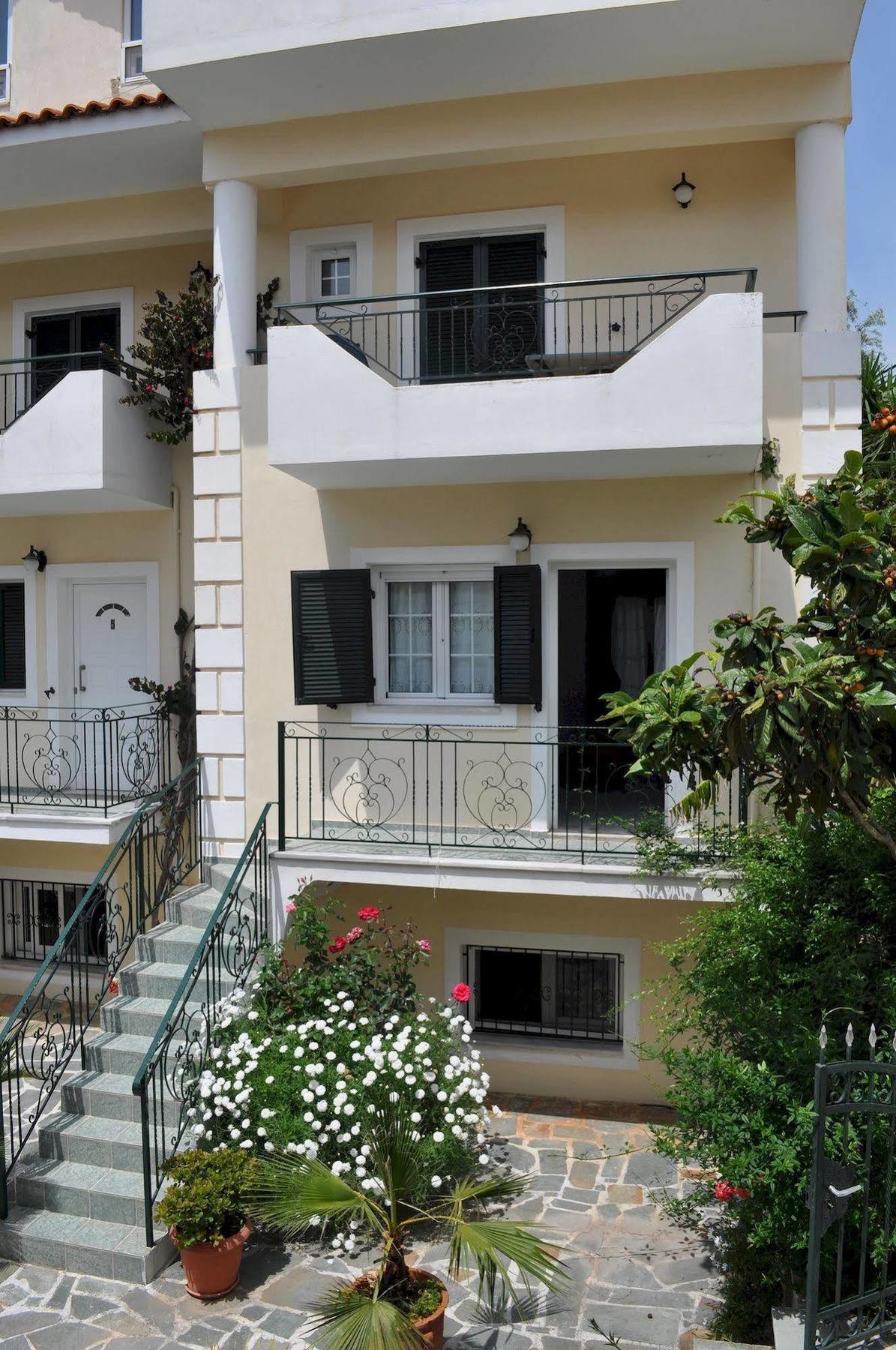 Chrisanthi Apartments Sívota Extérieur photo